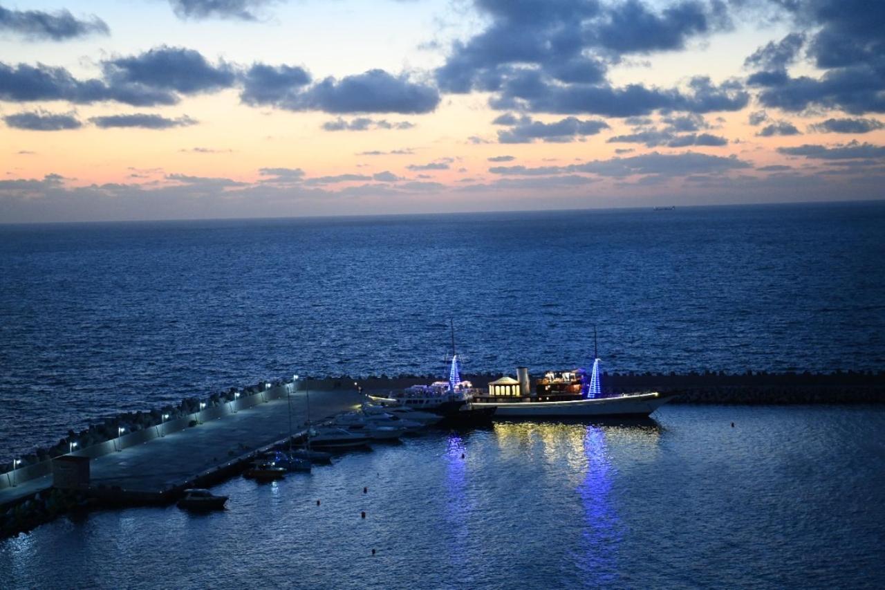 Fleet Club Mahrousa アレクサンドリア エクステリア 写真 The port of Limassol at night
