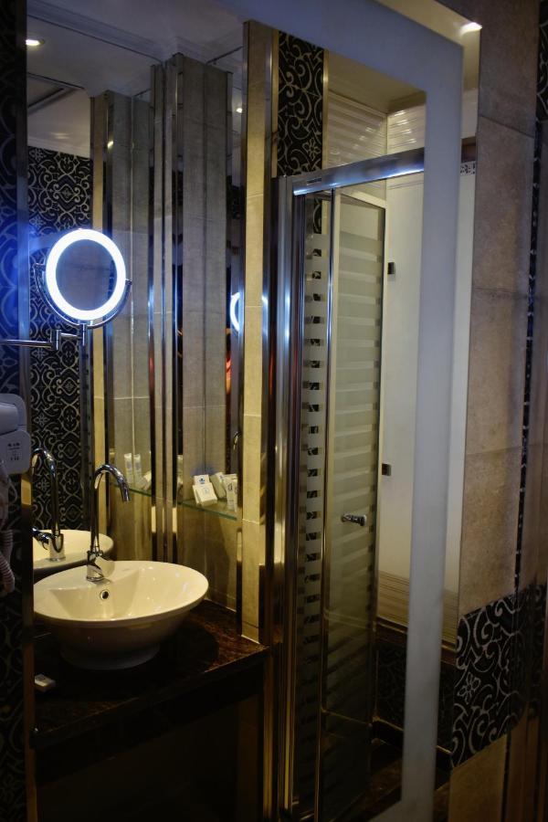 Fleet Club Mahrousa アレクサンドリア エクステリア 写真 A bathroom in the hotel